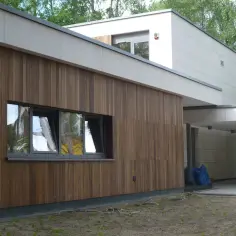 Drewniana elewacja pionowa: Montaż, właściwości i konserwacja
