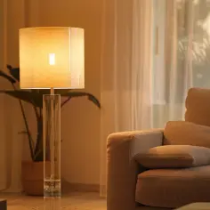 Dlaczego lampa szklana stojąca to klasyka w każdym salonie?