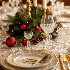 Jaką elegancję wniesie do Twojego stołu obrus świąteczny owalny?